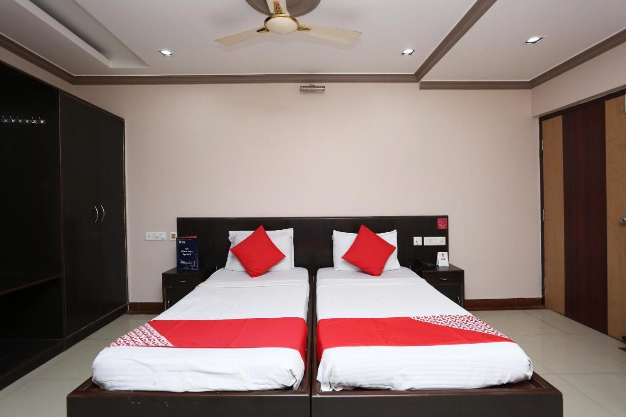 Oyo 3881 Venus Nxt Hotel บูบันเนสชวาร์ ภายนอก รูปภาพ
