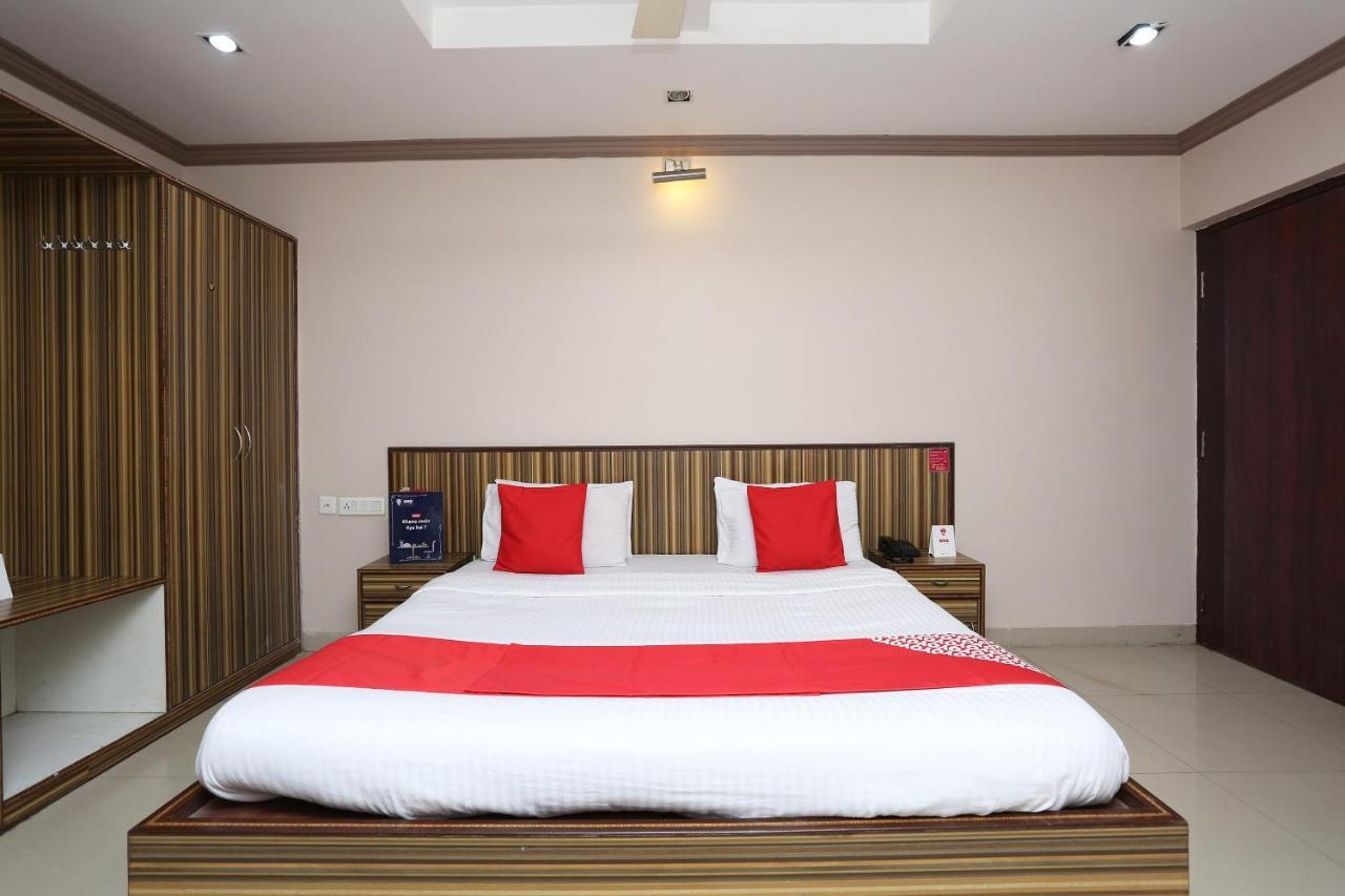 Oyo 3881 Venus Nxt Hotel บูบันเนสชวาร์ ภายนอก รูปภาพ