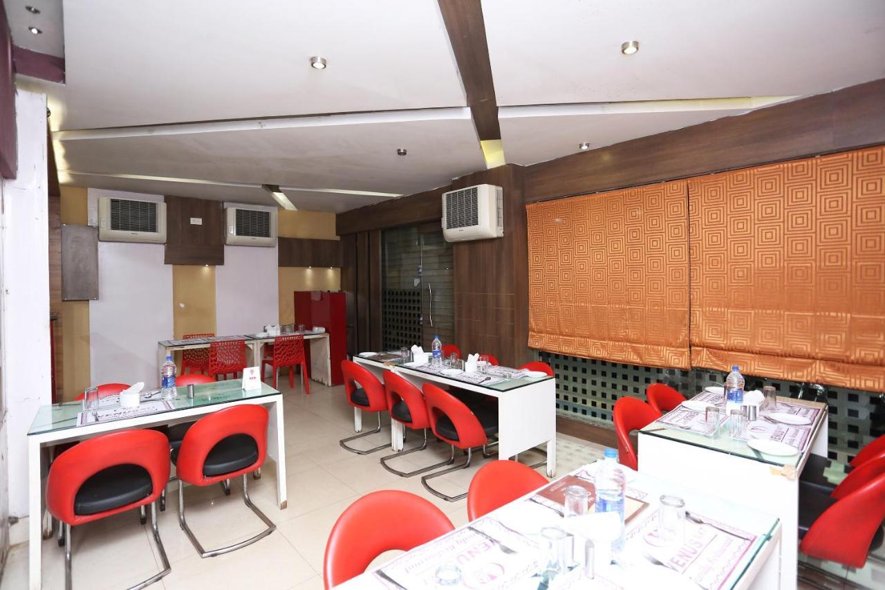 Oyo 3881 Venus Nxt Hotel บูบันเนสชวาร์ ภายนอก รูปภาพ
