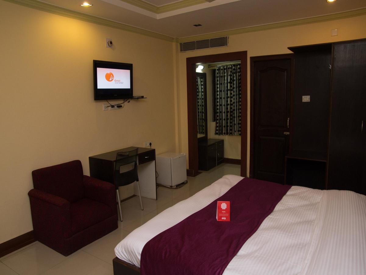 Oyo 3881 Venus Nxt Hotel บูบันเนสชวาร์ ภายนอก รูปภาพ