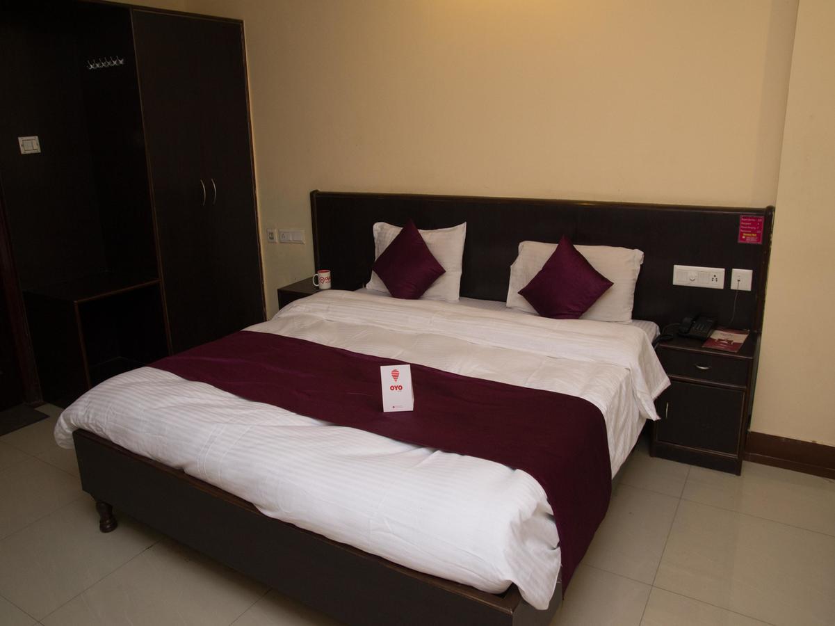 Oyo 3881 Venus Nxt Hotel บูบันเนสชวาร์ ภายนอก รูปภาพ